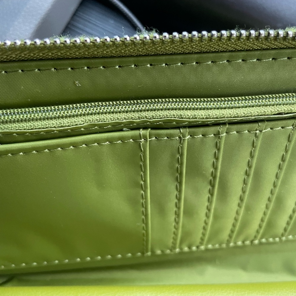 No Boundaries Women’s Zip Around Wristlet Wallet. - Picture 5 of 7